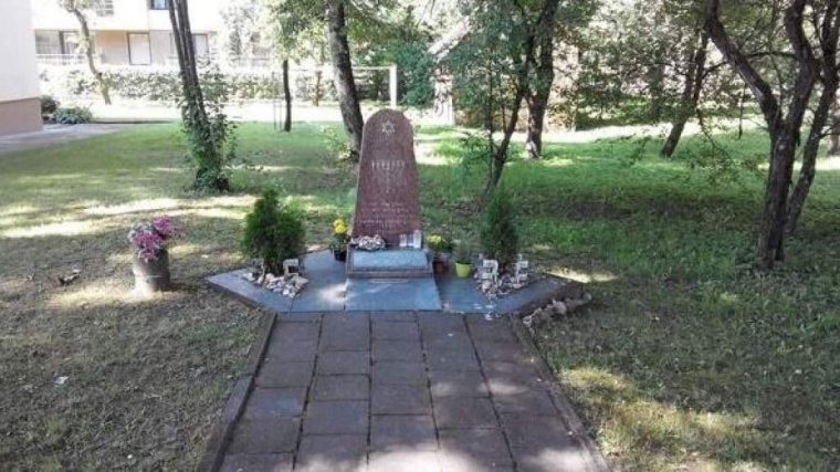 Вандалы снесли памятник жертвам геноцида евреев в литовском Друскининкай