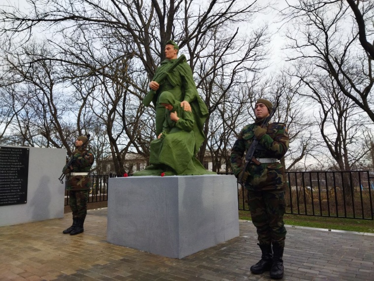 В молдавском селе открыли отреставрированный памятник советским воинам