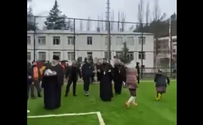 Русская гуманитарная миссия подарила спортплощадку грузинской гимназии