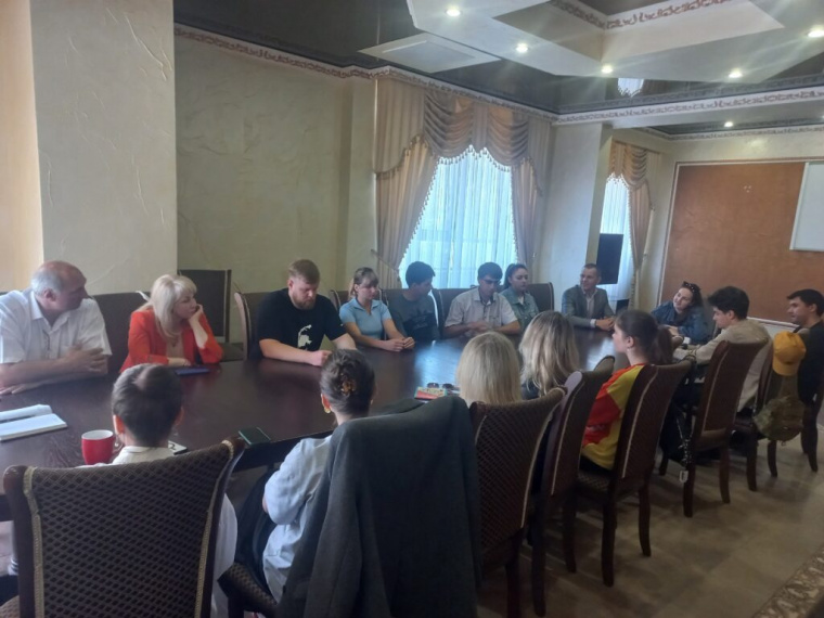 В Доме Москвы в Сухуме прошёл круглый стол «Объединение молодёжи КСОРС»