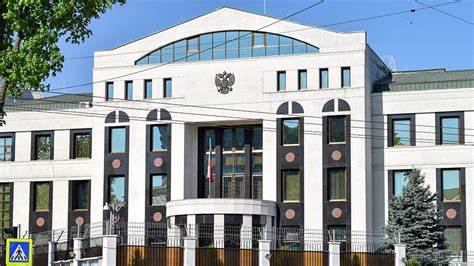Посольство РФ в Кишиневе будет сокращено до 10 дипломатов и 15 технических сотрудников
