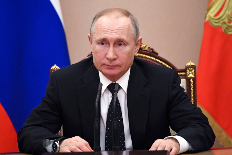 Владимир Путин поручил принять меры для обучения мигрантов русскому языку