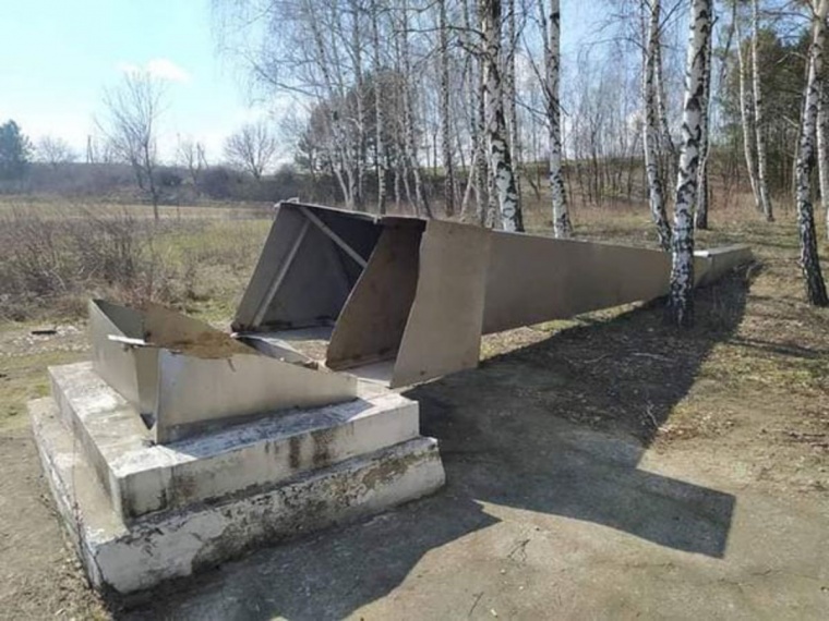 Россия следит за расследованием акта вандализма в отношении памятника красноармейцам в Молдавии