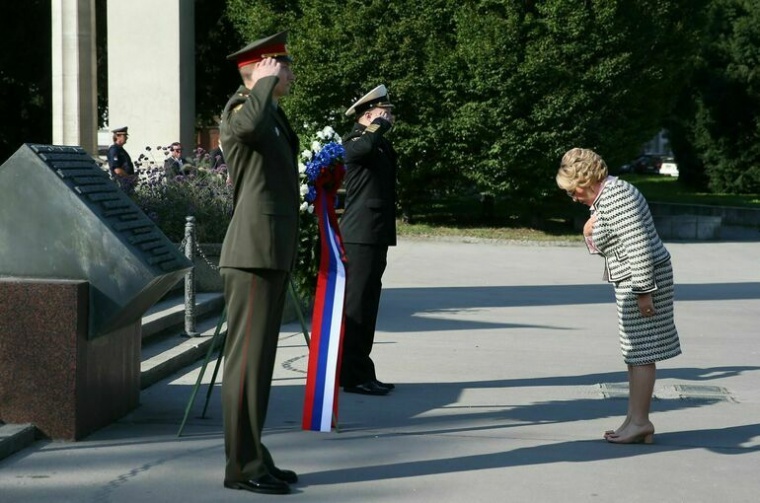Валентина Матвиенко возложила венок к Мемориалу советским воинам в Вене
