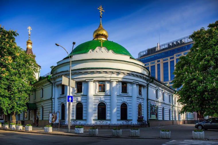 Спецслужбы Украины пришли с обысками в Свято-Введенский монастырь в Киеве