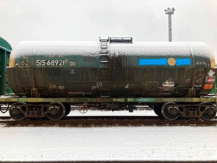Экипажу локомотива прибывшего из России в Эстонию грузового поезда пришлось закрасить надписи «Русский мир»