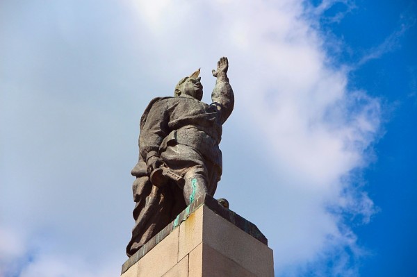 Вандалы осквернили памятник Советской армии в болгарском Бургасе