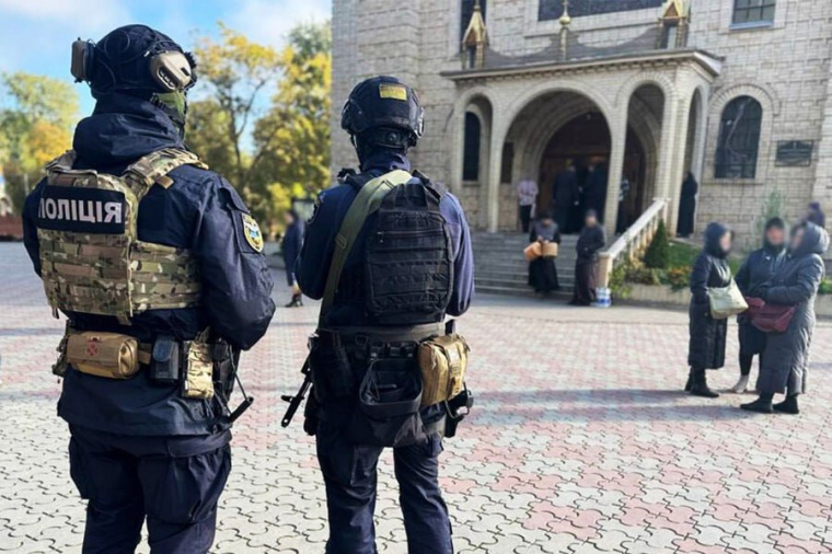 Священнослужителей Православной церкви Украины принудительно мобилизуют на службу в ВСУ