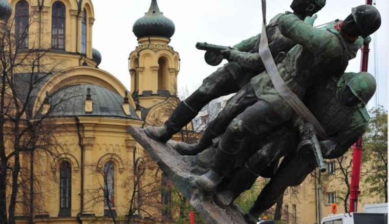 В Польше нетронутой осталась лишь пятая часть мемориалов советским воинам-освободителям