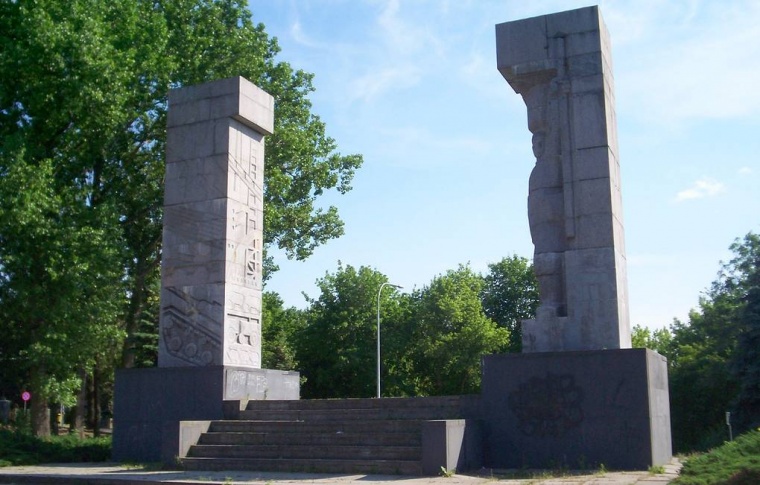 Власти польского Ольштына отказались демонтировать памятник красноармейцам в центре города