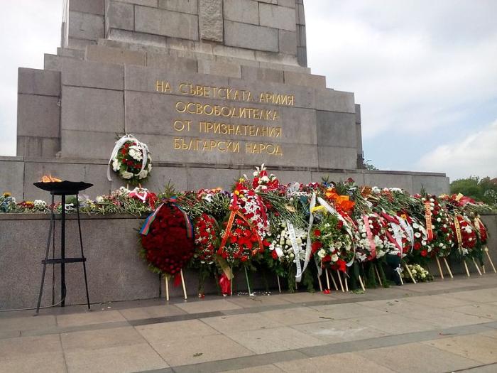 Болгарские политики требуют демонтировать из центра Софии памятник Советской армии