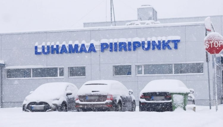 В Эстонии завели уголовное дело на гражданина, который пытался провезти матрёшки через границу