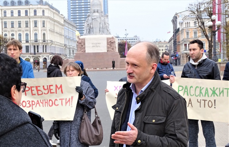 Русский союз Латвии провел акцию в поддержку Олега Бурака