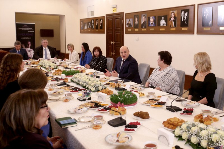 Премьер-министр РФ Мишустин в Азербайджане обсудил продвижение русского языка и культуры