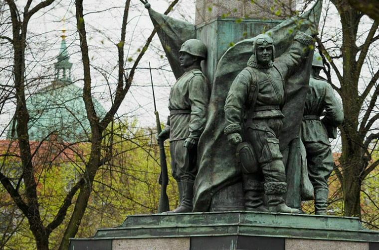 В Потсдаме вандалы осквернили памятник на месте захоронения советских воинов