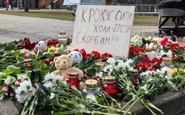 В Латвии запрещено приближаться к Посольству РФ: солидарность с погибшими - "нежелательная" акция