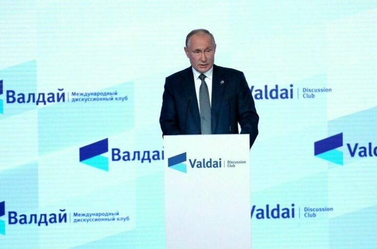Владимир Путин заявил о важности постоянного совершенствования миграционного законодательства