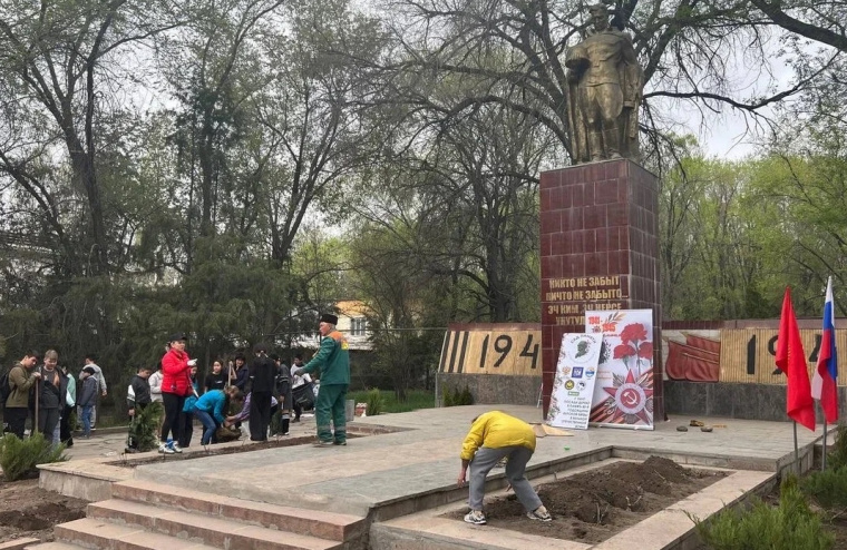 В Киргизии прошла высадка «Сада памяти», посвященная 80-летию Курской битвы 