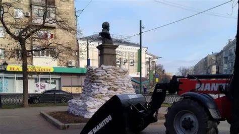 В Харькове демонтировали памятник  Александру Сергеевичу Пушкину