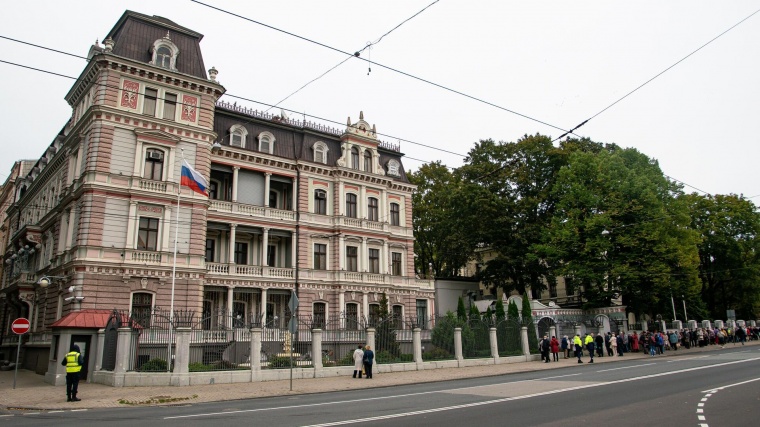 Посольство РФ: запрет россиянам на въезд в Латвию имеет признаки расизма