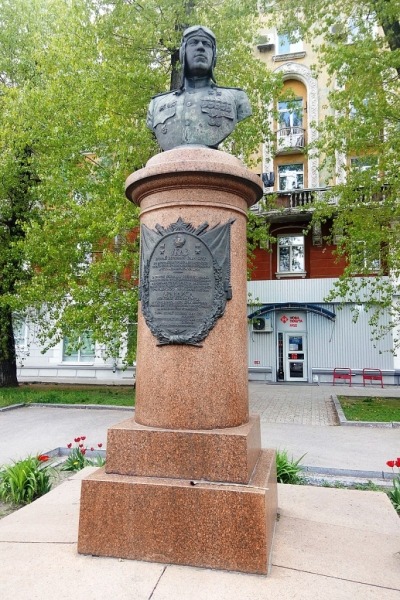 Памятник советскому лётчику Анатолию Брандысу на Украине пострадал от вандалов