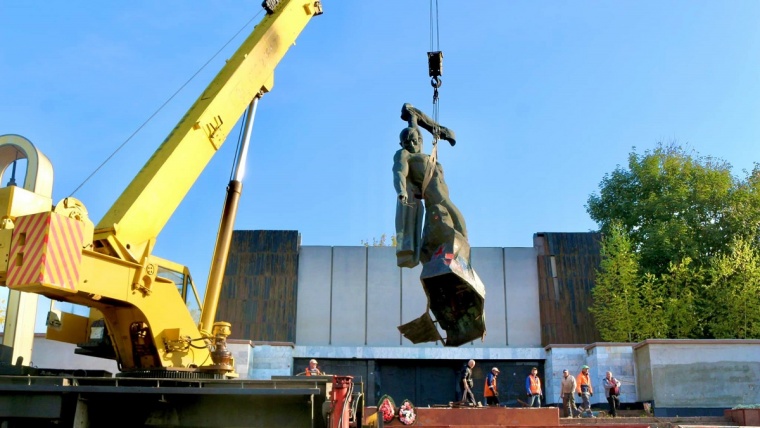 В Ивано-Франковской области демонтировали памятник советским воинам