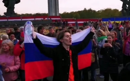 В Латвии закрыли дело против Александра Дубьяго, арестованного из-за российского флага