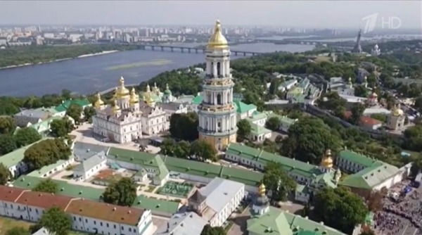В Министерстве культуры Украины пригрозили силой выселить монахов УПЦ из Нижней лавры