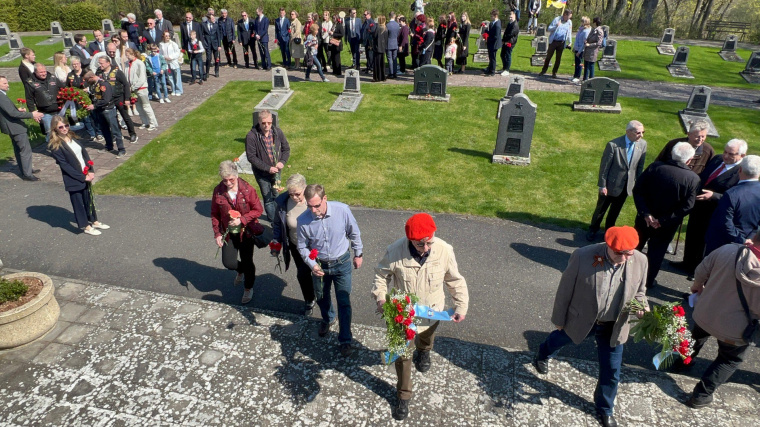 В Германии состоялась церемония возложения венков на мемориальном комплексе «Зееловские высоты»